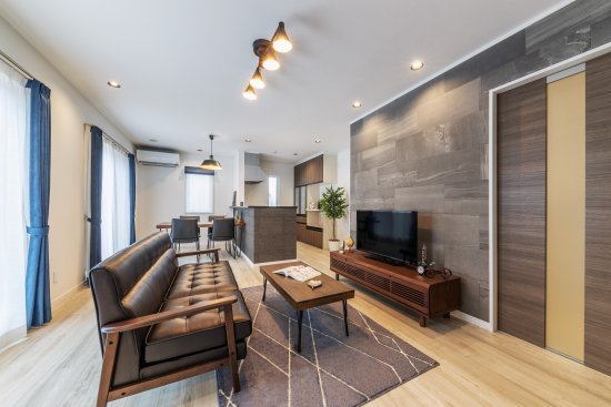 上質な素材感が際立つ、モダンな住まい