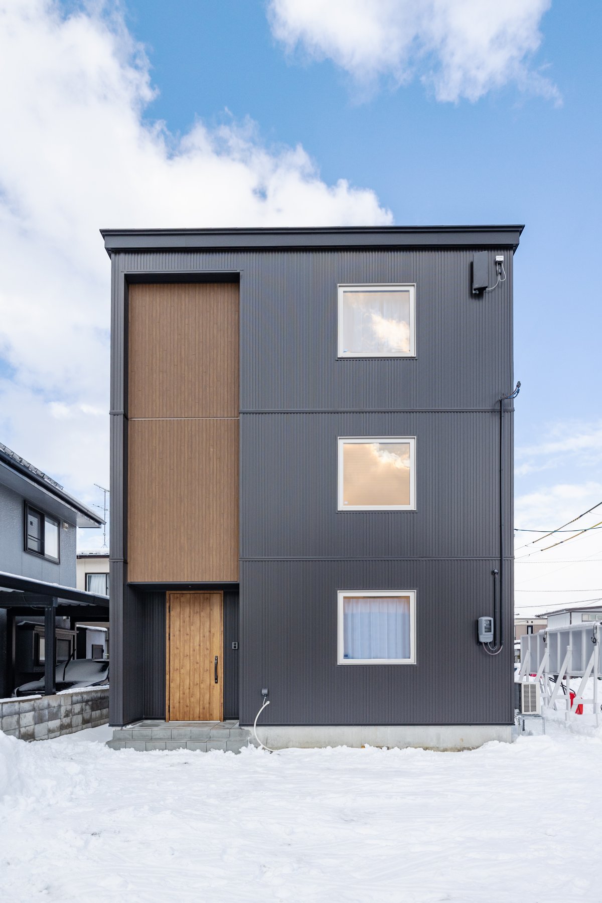 木の温もりとアイアンが奏でる、ヴィンテージモダン