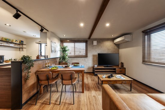 木の温もりとアイアンが奏でる、ヴィンテージモダン