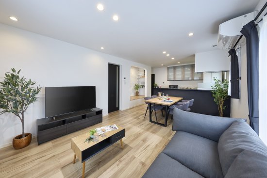 素材のコントラストで魅せる、ヌックスペースのある家