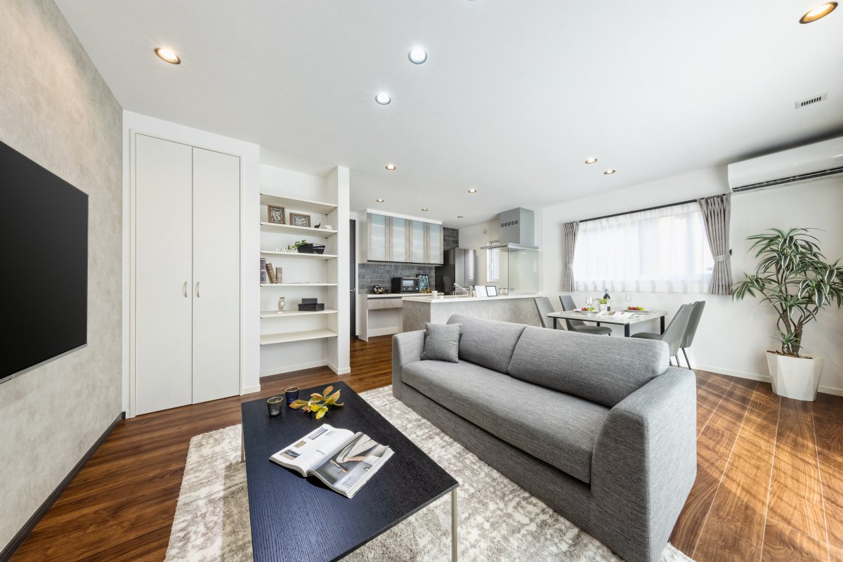 グレー＆木目が織りなす温かみのあるモダンな家