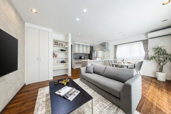 グレー＆木目が織りなす温かみのあるモダンな家