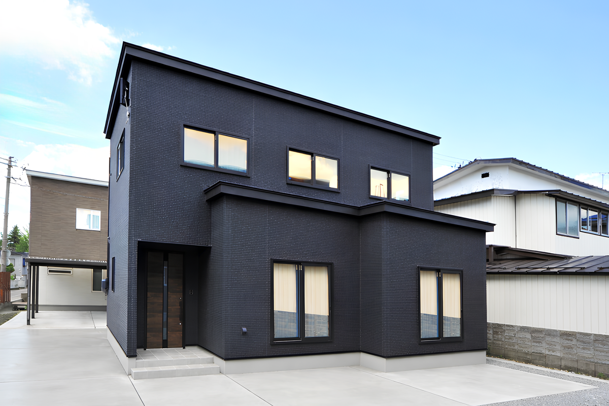 木目の温もりとモノトーンが調和する、アーバンモダン・ハウス